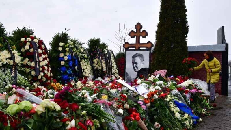 К кладбищу, где похоронен Навальный, вновь выстроилась очередь