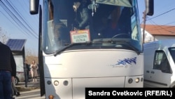 Autobus koji je doveo žene iz različitih delova Kosva na skup u Gračanici koji je organizovala Srpska lista