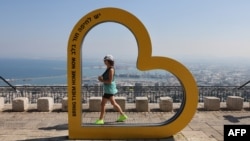 Jogging la Haifa, cel mai mare oraș din nordul Israelului, în apropierea zonei de conflict cu Hezbollah. 24 septembrie 2024.