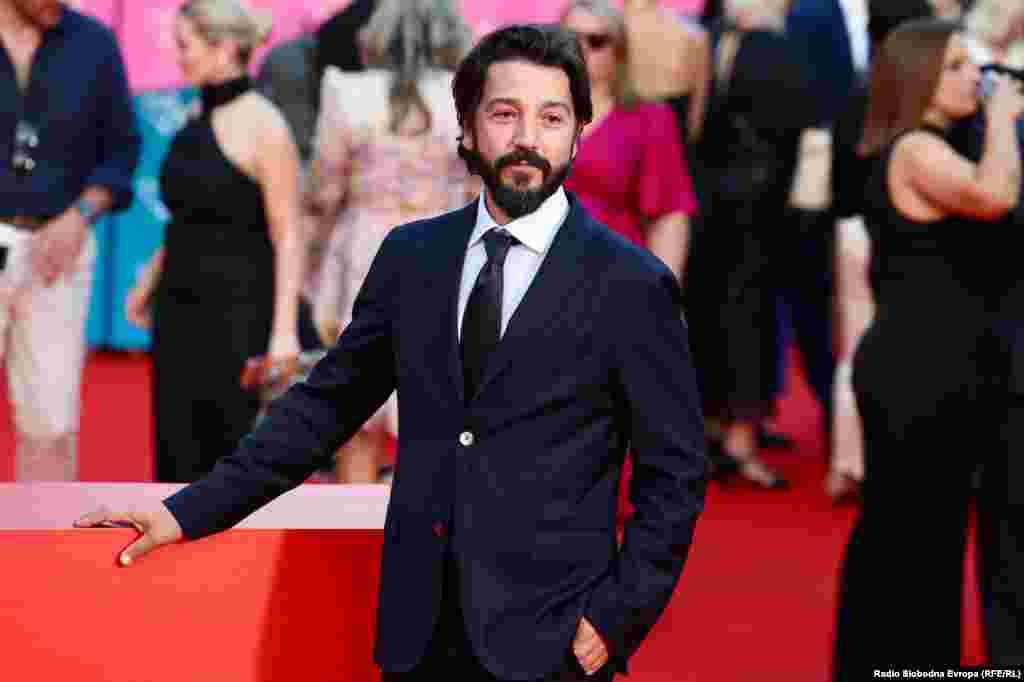 Meksički glumac, reditelj i producent Diego Luna jedan je od ovogodišnjih gostiju festivala. Kao priznanje za iznimnu karijeru i neizbrisiv trag u kinematografiji, on će primiti Počasno Srce Sarajeva.Poznata su imena i drugih dobitnika ovog priznanja. To su iranski reditelj Asghar Farhadi, britanska glumica Emily Watson, američki glumac Woody Harrelson i bosanskohercegovački glumac Emir Hadžihafizbegović.