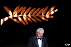 Actorul american Robert De Niro, sosind la Cannes anul acesta pentru a-și primi un Palme d'Or pentru întreaga carieră