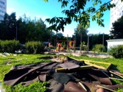 Замена детской площадки в московском дворе