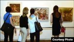 50 картин 50 художников составили одно выставочное пространство, в котором разные поколения, видения, настроения и жанры гармонично соседствуют друг с другом