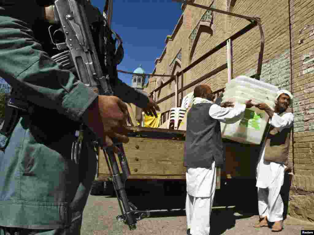 Jake policijske snage i u Heratu. 