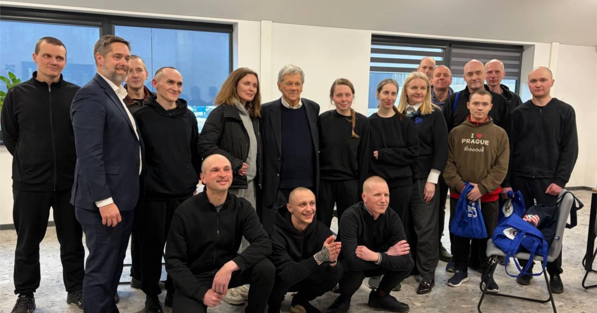 Washington Eases Sanctions On Minsk As Belarus Releases 250 Prisoners