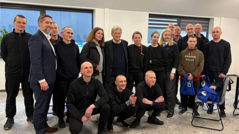 Washington Eases Sanctions On Minsk As Belarus Releases 250 Prisoners