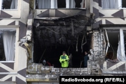 Місце, куди влучив російський дрон. Палата на другому поверсі стаціонарного відділення приватної лікарні у Києві. 5 січня 2026 року