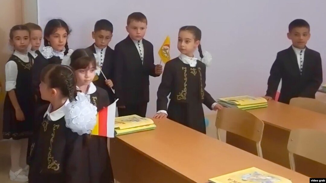 Дети ни на Севере, ни на Юге не изучают специальные предметы на родном языке
