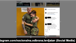 Mladić sa tetovažom Levijatana na odsluženju vojnog roka