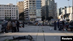 Хора спят на площад в центъра на Бейрут, 6 март 2026 г.