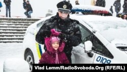 У Дніпропетровську поліція приймала присягу, коли негода вже почалася, 17 січня 2016 року