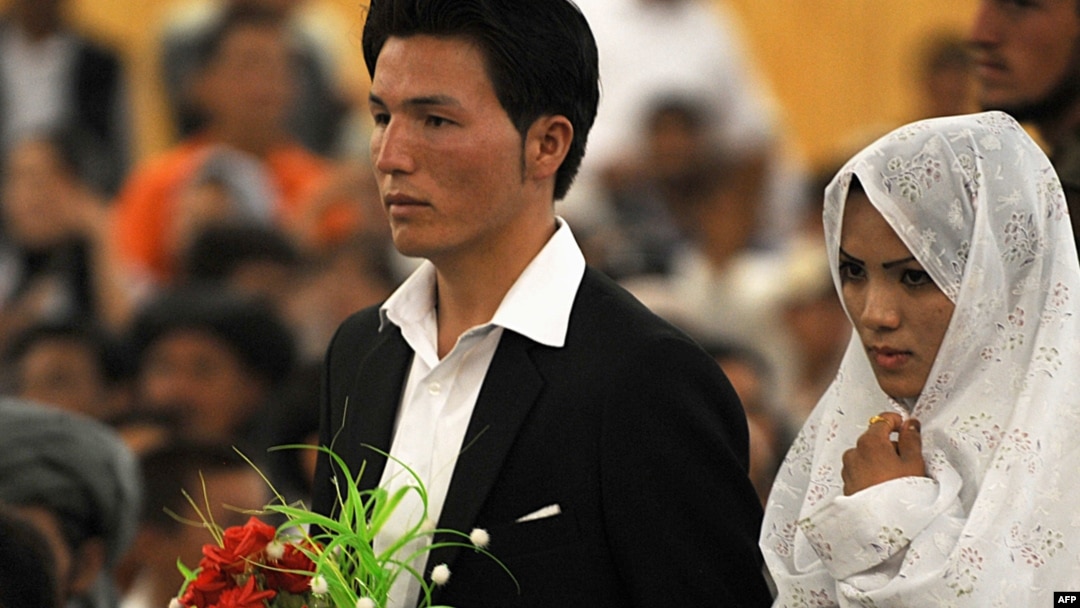 The families of many Afghan brides demand that the groom spend thousands of dollars in "walwar" payments and other gifts. The groom is also required to pay for a lavish wedding banquet and a string of wedding-related parties. (file photo)