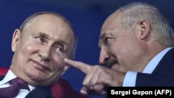 Владимир Путин (слева) и Александр Лукашенко, архивное фото