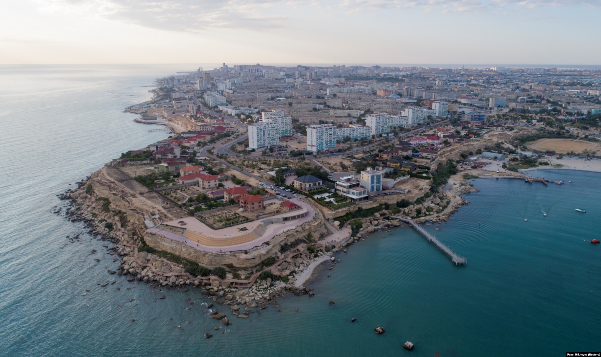 Una veduta aerea della città portuale caspica di Aqtau (foto d'archivio)