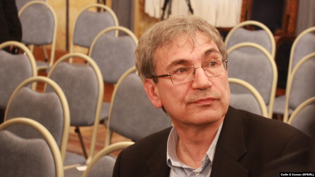Pamuk Praqa Yazıçılar Festivalında, 19 aprel 2013