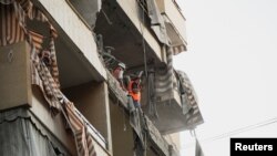 ისრაელის იერიშის შედეგად დაზიანებული შენობა. ბეირუთი, 23 ნოემბერი, 2025.