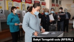 Фоторепортаж. Как проходят выборы в Кыргызстане