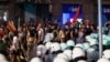 Полицейски части за борба с безредиците разпръснаха със сила антиправителствен протест в сръбската столица Белград, 28 юни 2025 г.