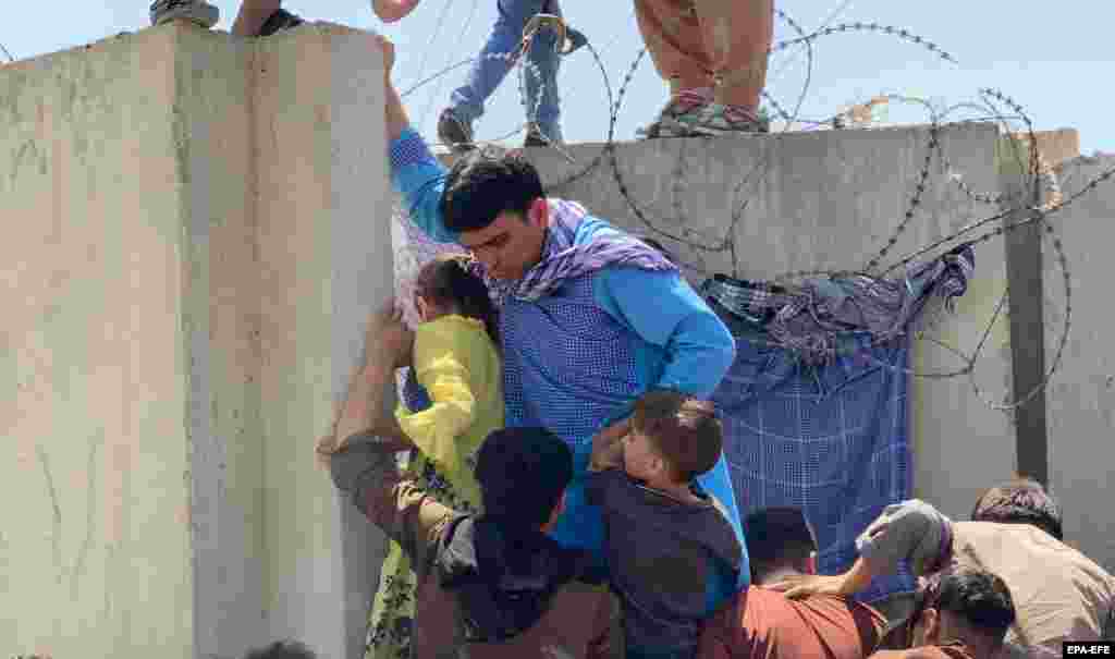 People struggled to enter the airport on August 16 after rumors spread that foreign countries were evacuating people even without visas after the Taliban takeover of Kabul.&nbsp;