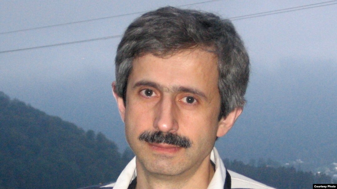 Теолог Леван Абашидзе считает, что если абхазские священники реально думают в будущем о каком-то восстановлении независимой абхазской церкви, то это гораздо легче сделать через Вселенского патриарха