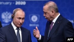 Rusia a revenit asupra acordului privind tranzitul navelor cu cereale prin Marea Neagră după o discuție pe care Vladimir Putin a avut-o cu liderul turc Recep Erdoğan.