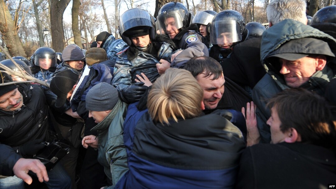 Столкновение "чернобыльцев" с милицией в Киеве, 29 ноября 2011
