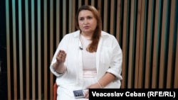 Judecătoarea Livia Mitrofan în studioul Europei Libere