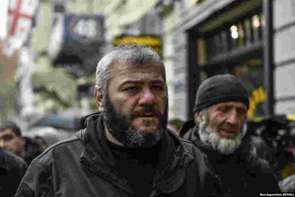 თბილისში, ხორავას ქუჩაზე ერთი წლის წინ მოკლული დავით სარალიძის მამა, ზაზა სარალიძე აცხადებს, რომ ბოლომდე გააგრძელებს ბრძოლას, რათა დამნაშავეები დაისაჯონ.