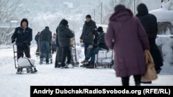 Пенсионеры на контрольно-пропускном пункте Станица Луганская, 5 января 2019 года