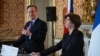 Șeful diplomației britanie, David Cameron, și omologul său francez, Catherine Colonna, într-o conferință de presă susținută marți, la Paris. 