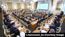 Конституцияға өзгерісті талқылап жатқан конституциялық комиссия. Астана, 28 қаңтар 2026 жыл.