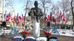 Памятник Богдану Хмельницкому в Симферополе во время празднования годовщины Переяславской рады, 18 января 2021 года
