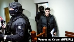 Pe 26 noiembrie, Constantin Țuțu a fost escortat de poliție de la Penitenciarul nr. 13, unde se află în arest, la Judecătoria Buiucani, unde și-a rostit ultimul cuvânt. 