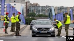 გერმანიასა და პოლონეთს შორის სასაზღვრო გამშვები პუნქტი სლუბიცეში, გერმანიის ქალაქ ოდერის ფრანკფურტთან. 7 ივლისი, 2025 წელი. პოლონეთმა დროებითი სასაზღვრო კონტროლი შემოიღო გერმანიის და ლიეტუვის საზღვრებზე 