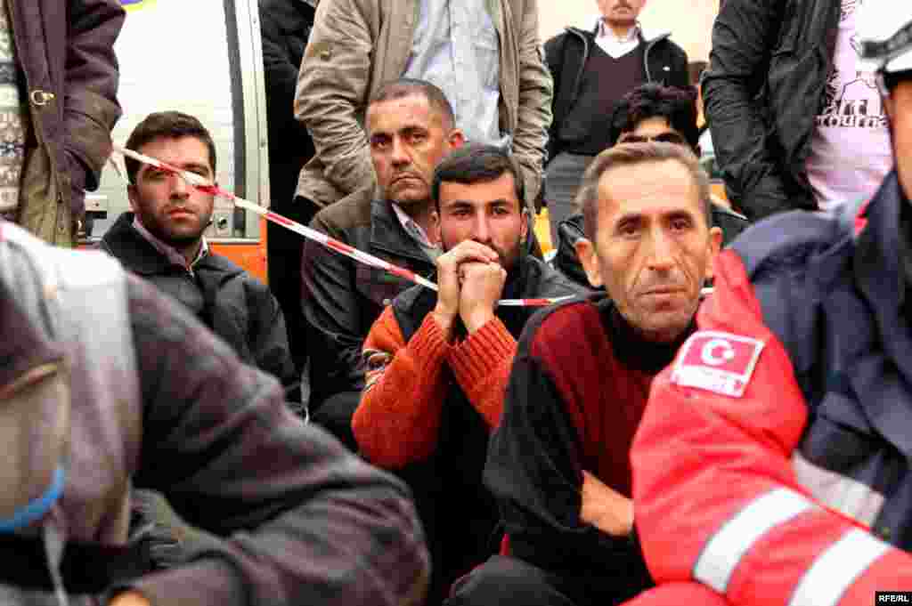 Фоторепортаж с землетрясения в Ване #20