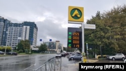 Автозаправка компании ATAN у Гагаринского парка в Симферополе: бензин есть только А-100. 28 сентября 2026 года