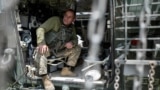 Військовослужбовець 81-ї окремої аеромобільної Слобожанської бригади ДШВ ЗСУ у Stryker на військових навчаннях у Донецькій області, 28 червня 2025 року