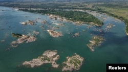 Reka Tokatins (Tukanov kljun) u centralnom Brazilu koja izvire kod Brazilije na jugu zemlje i teče 2.640 kilometara na sever