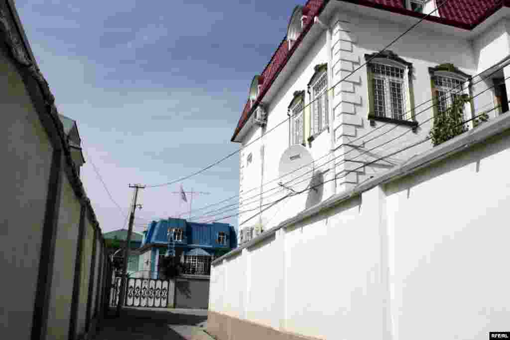 Бомпӯшиҳои рангини Душанбе #93