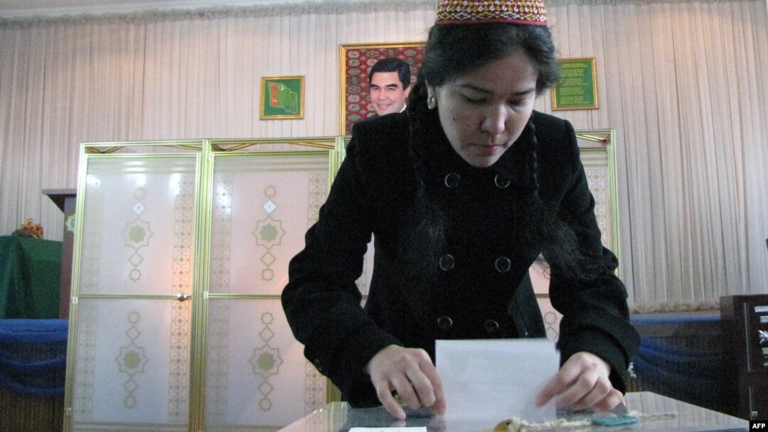 Some voters in Turkmenistan's local and municipal elections complained that they knew very little about the candidates. (file photo)