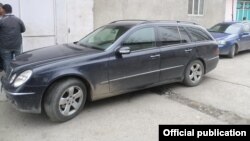 Автомобиль Mercedes-Benz 270, переехавший ребенка в Оше. 1 марта 2018 года.