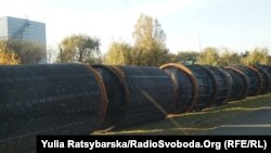 На Павлоградському хімзаводі утилізували дві третини твердого ракетного палива часів «холодної війни». На фото корпуси відпрацьованих ракет на території заводу