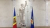 Statuia zeiței Themis din interiorul sediului Procuraturii Generale