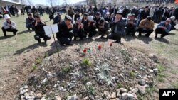 2010-жылдын 7-апрелиндеги шейиттерди эскерүү.