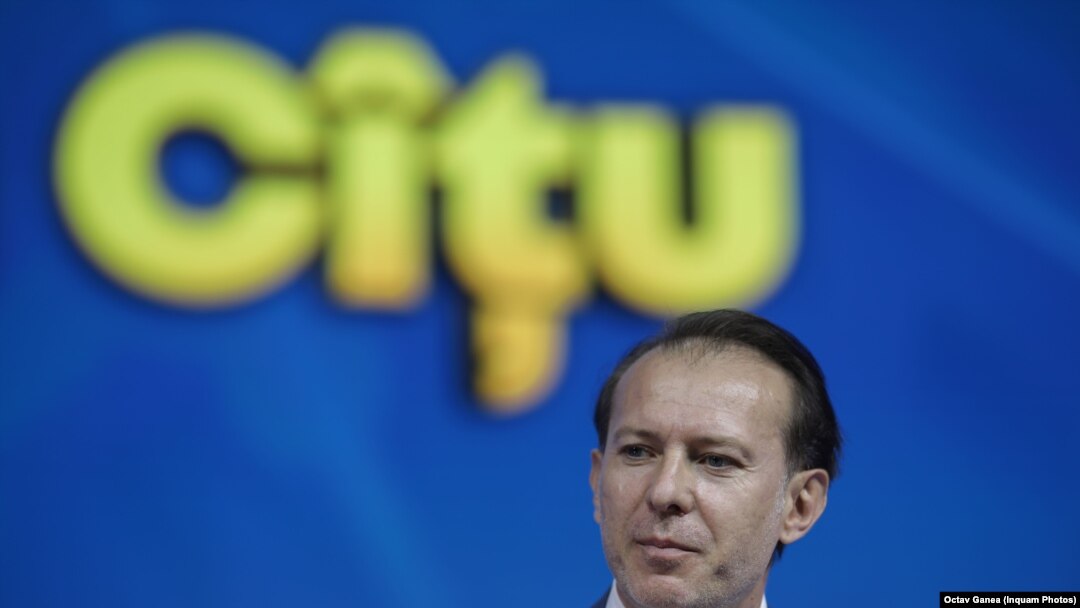 PSD și USR l-au acuzat pe premier că a împărțit banii din Fondul de rezervă pentru a plăti voturile obținute la Congresul PNL din 25 septembrie. Imagine de la Congresul liberalilor cu Florin Cîțu. 