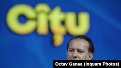 PSD și USR l-au acuzat pe premier că a împărțit banii din Fondul de rezervă pentru a plăti voturile obținute la Congresul PNL din 25 septembrie. Imagine de la Congresul liberalilor cu Florin Cîțu. 