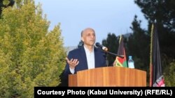 Бывший ректор Кабульского университета Мохаммад Усман Бабури выступает перед студентами и преподавателями, 22 сентября 2021 года.