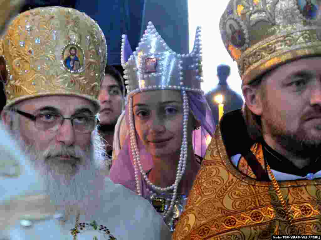 საზეიმო წირვა-ლოცვა სვეტიცხოველში - წელს სვეტიცხოვლის საკათედრო ტაძრის დაარსებიდან 1700 და განახლებიდან 1000 წლისთავი აღინიშნება. სვეტიცხოვლობისადმი მიძღვნილი საზეიმო წირვა-ლოცვა სრულიად საქართველოს კათოლიკოს-პატრიარქთან ერთად აღავლინეს რამდენიმე ქვეყნის მართლმადიდებელი ეკლესიების მეთაურებმა.