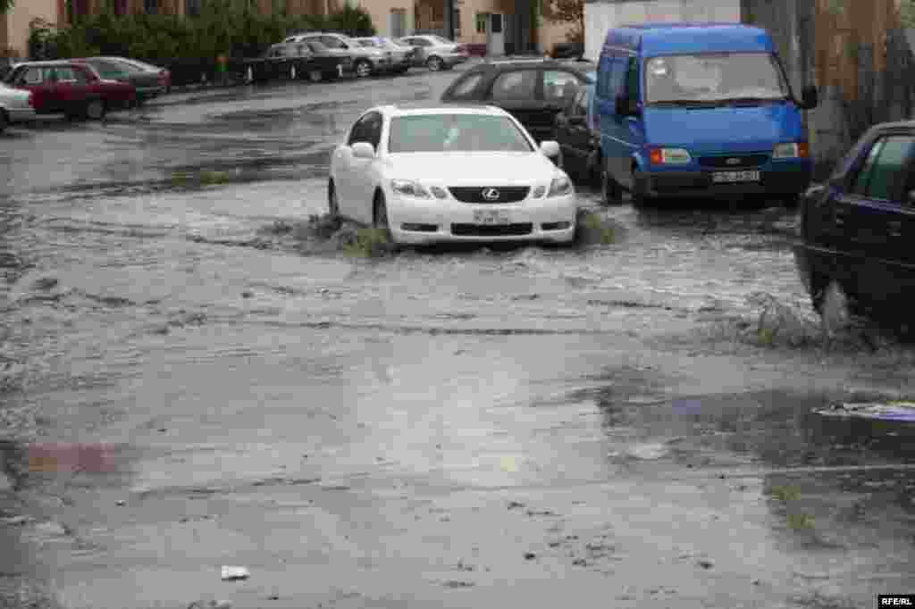 Yağma, yağış, Bakı gözləmir səni... #16