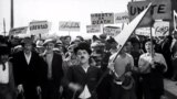 Çarli Çapliniň 1936-njy ýylda düşürilen filminden bir surat.